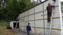 Hand in Hand kommt Farbe an die Wand