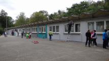 Hand in Hand kommt Farbe an die Wand
