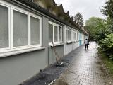 Hand in Hand kommt Farbe an die Wand