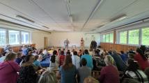 Der Teufel mit den drei goldenen Haaren zu Gast in unserer Schule