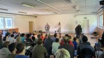 Der Teufel mit den drei goldenen Haaren zu Gast in unserer Schule