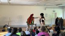 Der Teufel mit den drei goldenen Haaren zu Gast in unserer Schule
